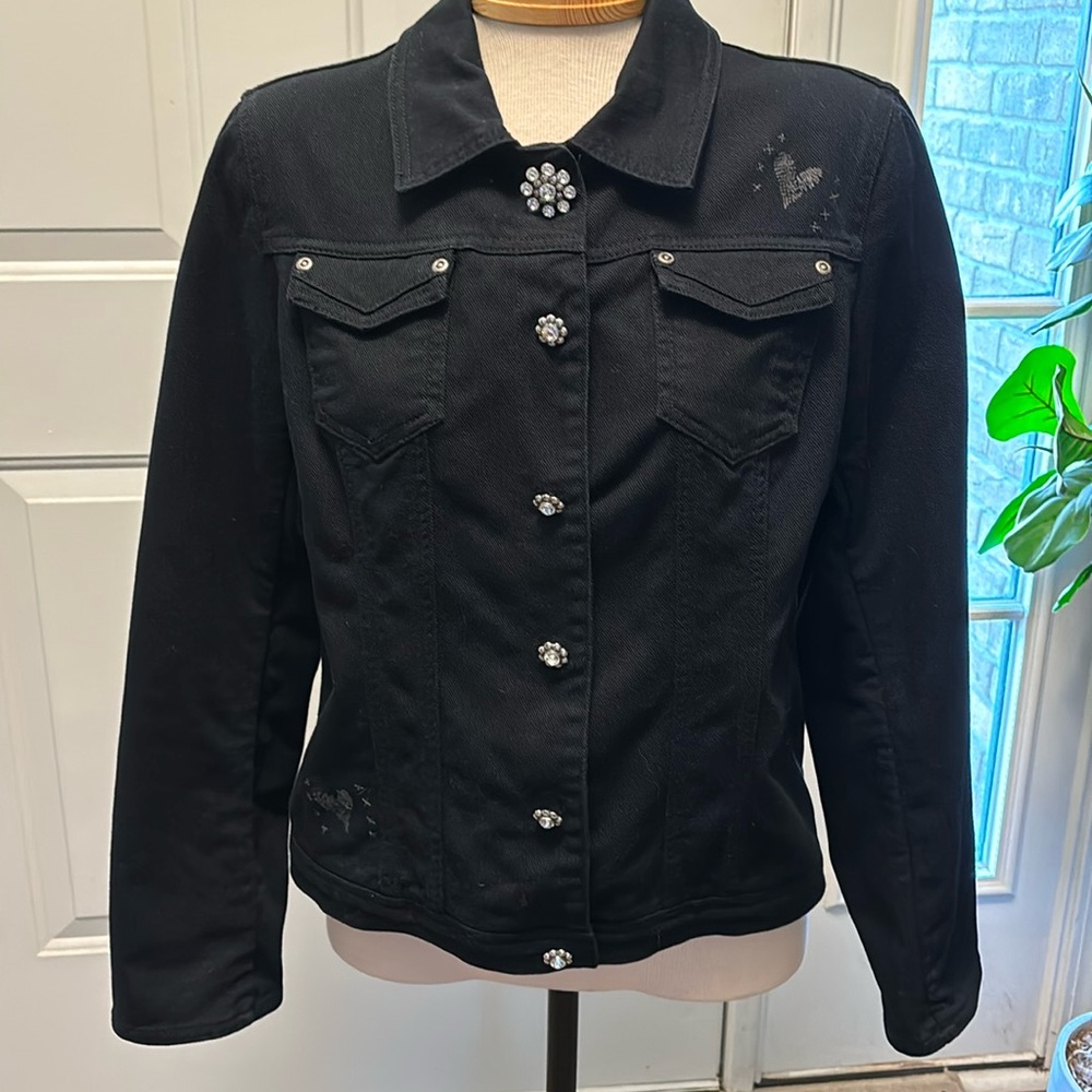 Brighton black denim jacket size M/L .Rhinestone snap closure. Embroidered